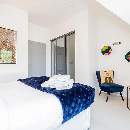 Superb Top Floor 1-Bedroom Flat With Charming Two Balconies Лондон Экстерьер фото