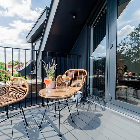Superb Top Floor 1-Bedroom Flat With Charming Two Balconies Лондон Экстерьер фото